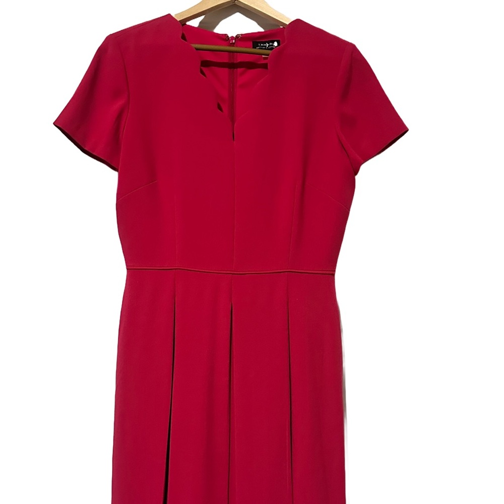 Tahari Scalloped Neck Fit & Flare Pink dress Size 8.